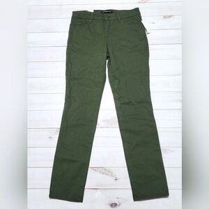 Bandolino Amy Green Straight Leg Tummy Slimming Jean Size 4 - New With Tags